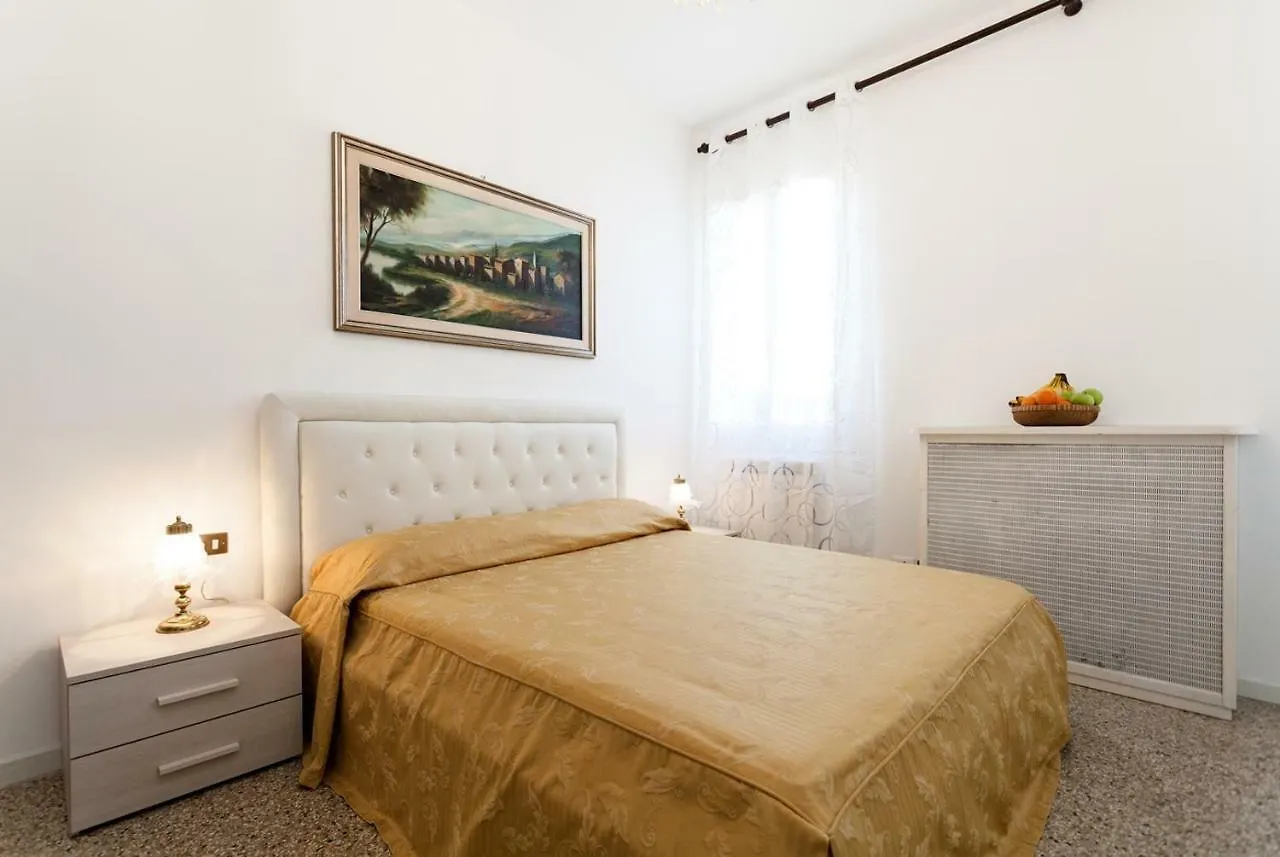 Prince Apartments Venezia 0*,