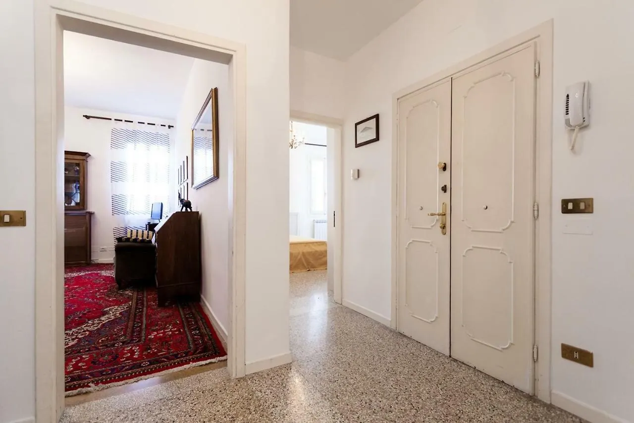 Prince Apartments Venezia 0*,